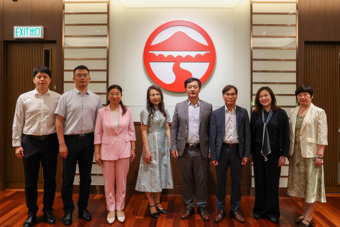 Lingnan and Zhaoqing University delegations.