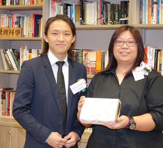 Students serve Lingnan community through Fu Tei Bookstore