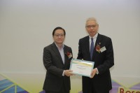 Lingnan presents awards to honour outstanding research and knowledge transfer endeavours