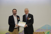 Lingnan presents awards to honour outstanding research and knowledge transfer endeavours