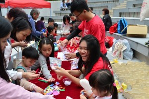 Lingnan student volunteers help promote concept of happy family