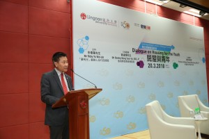 Prof Anthony Cheung Bing-leung and Mr Stanley Wong Yuen-fai discuss housing issues at Distinguished Leaders Dialogue