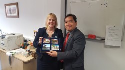 Prof Mok visit foreign university