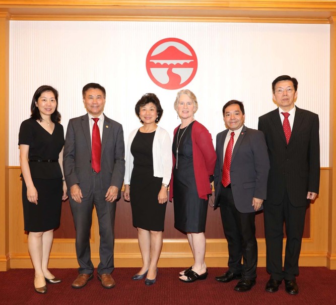 美国岭南基金会主席到访岭大