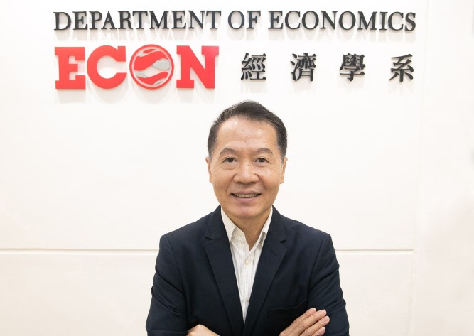 Applying economics to his leading role: Prof Larry Qiu Dongxiao