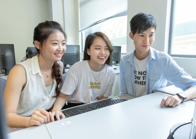 岭大人同心推动电子学习