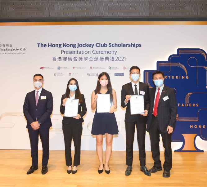 五杰出本科生获颁香港赛马会奖学金