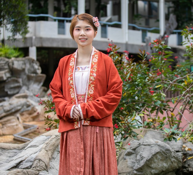 翻譯系學生身體力行傳承漢服之美 宣揚中國傳統文化