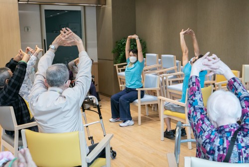 Lorraine has given yoga classes to hundreds of seniors this year. “Usually, there are around 20 in each class. When I do the yoga demonstration, I have to pay attention to everyone at the same time, and assist them at once or correct their poses if necessary to avoid injury.”