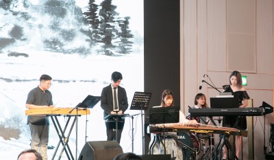 The Wong Bing Lai Music and Performing Arts Unit performs a tribute to Prof Cheng, who joins other performers on stage for a song.