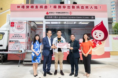 Lingnan student receives Young Donor Award for giving blood 68 times
