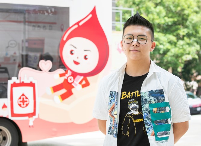 Lingnan student receives Young Donor Award for giving blood 68 times