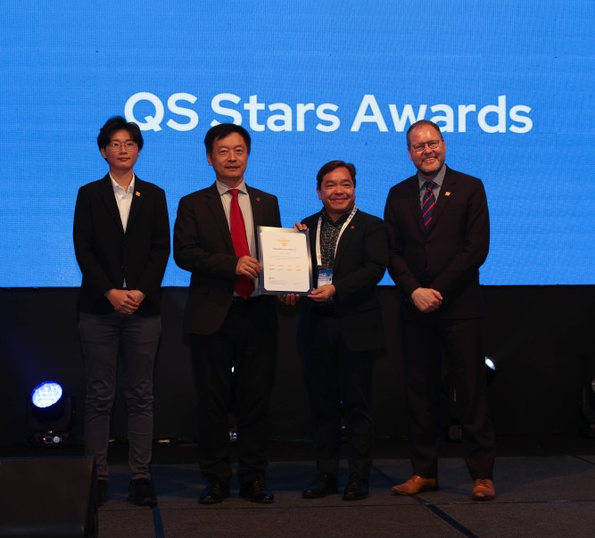 嶺南大學校長及副校長出席2023 QS高等教育亞太峰會並獲頒QS五星+評級證書