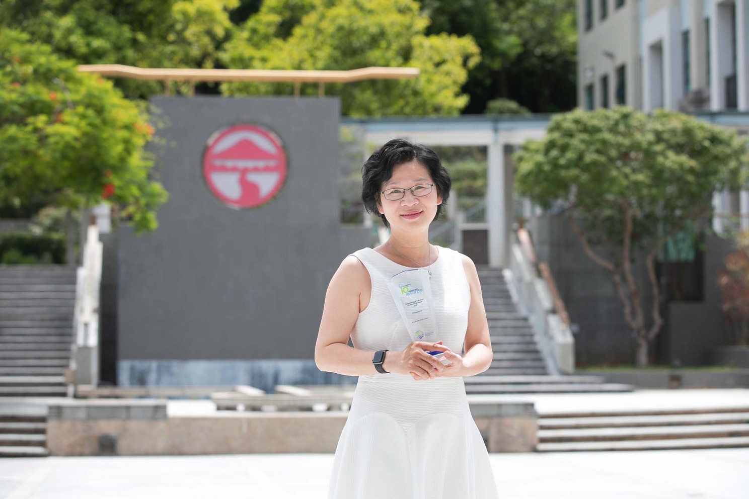 Breaking the glass ceiling – how Outstanding ICT Women Professional Award winner Dr Louisa Lam heads the digital transformation at Lingnan