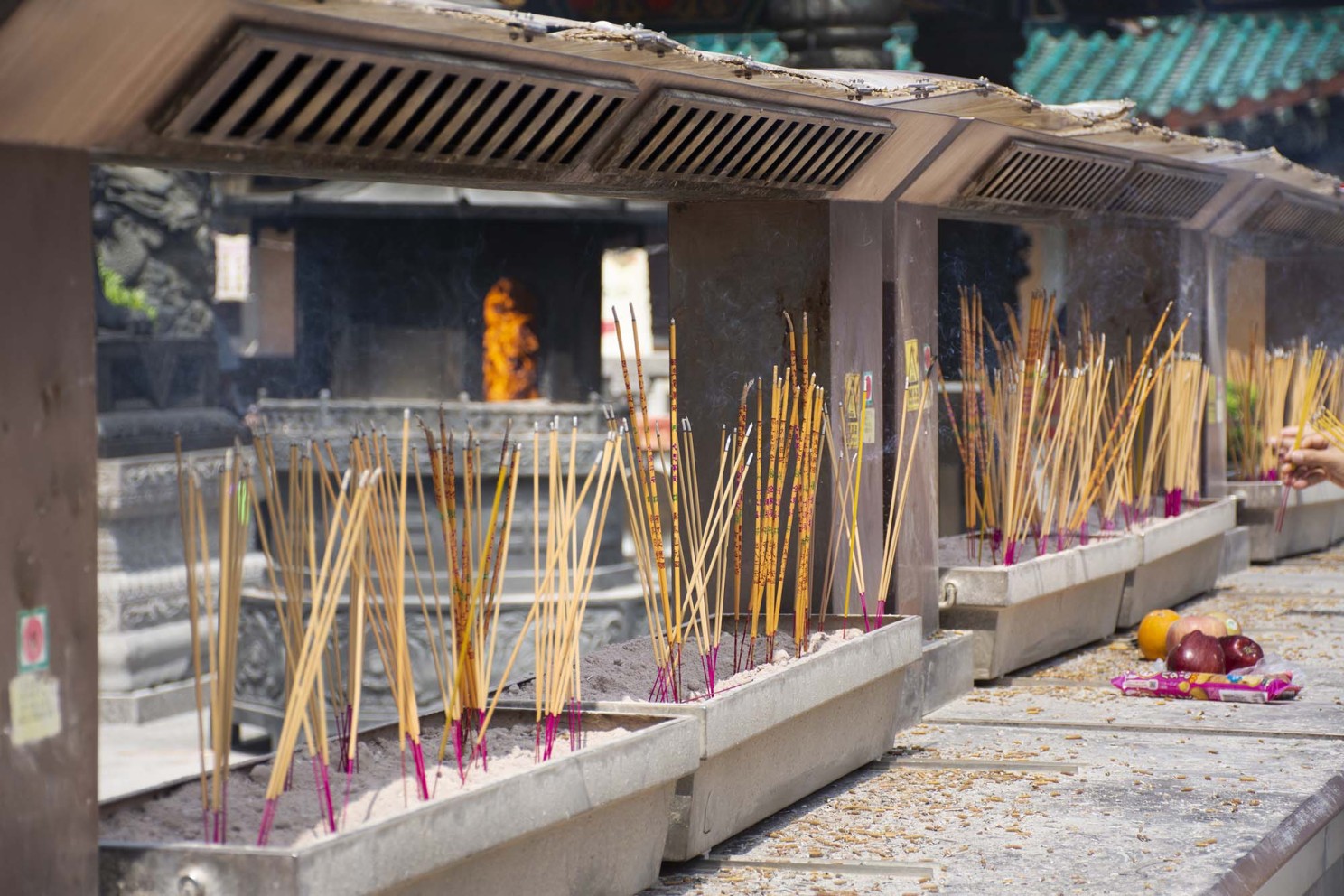 LU study finds air pollution levels of incense-burning temples far exceeds air quality standards