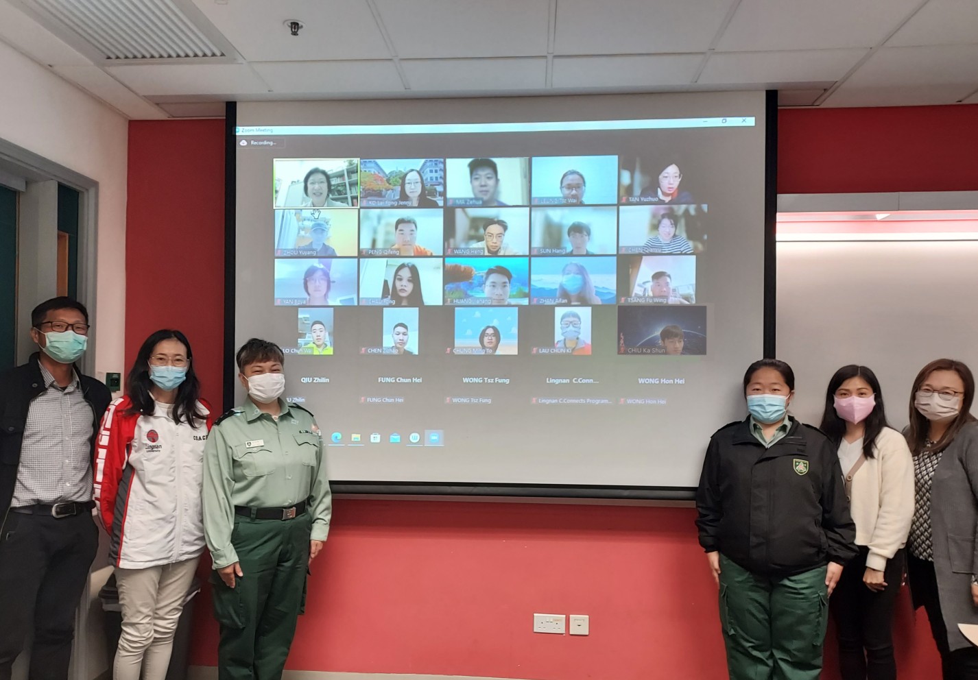 岭南大学成立本港首支大学升旗队