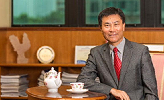 鄭國漢教授出任校長。