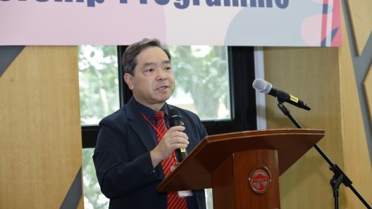  Prof Joshua Mok Ka-ho, Vice-President and Dean of the School of Graduate Studies of Lingnan University, makes his speech