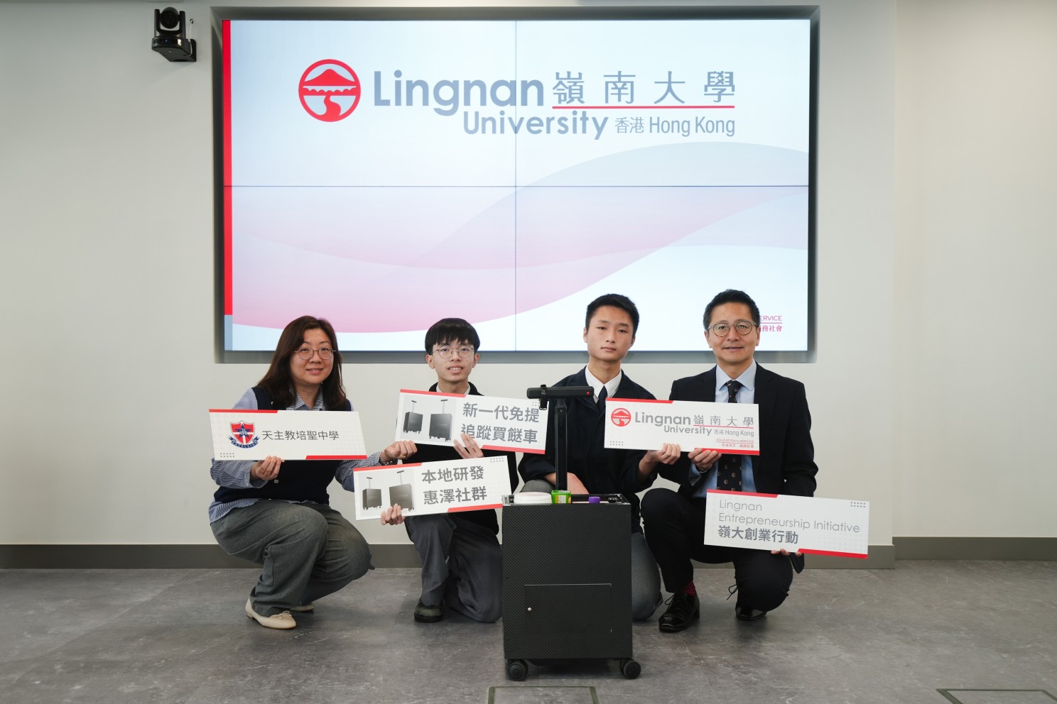 Lingnan Entrepreneurship Initiative and Pui Shing Catholic Secondary School jointly developed the “smart shopping cart”.