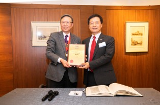 Prof Joe Qin, President and Wai Kee Kau Chair Professor of Data Science of Lingnan University (right).