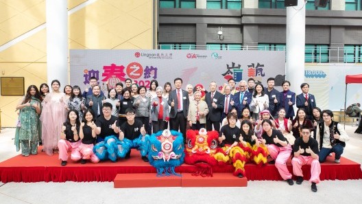 Group photo of Lingnan University’s senior management, guests, performers, and students running the cultural booths.