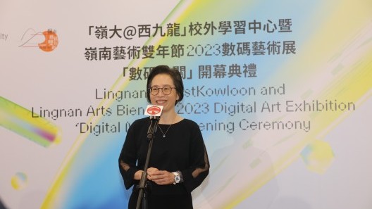 Prof Emilie Yeh Yueh-yu, Dean of Faculty of Arts and Lam Wong Yiu Wah Chair Professor of Visual Studies delivers a speech at the ceremony.