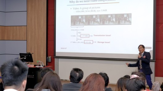 Prof Sam Kwong Tak-wu delivers an inspiring lecture on AI’s influence in social, environmental, and educational arenas.