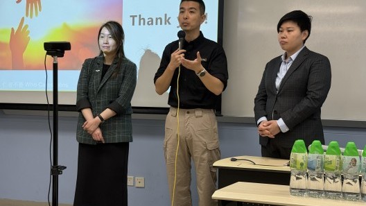 (From Left) Dr Lau Wing-man, Clinical Psychologist of the Psychological Services Group; Mr Wilfred Wong, Superintendent and Deputy District Commander of the Tuen Mun District and Madam Dorothy Nieh, Chief Officer of the Police Negotiation Cadre, answer questions from Lingnan University staff members.