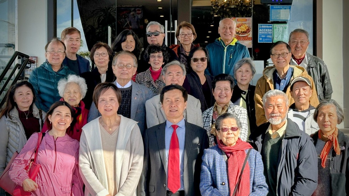 President Qin shares the latest developments of Lingnan University with alumni from the Lingnan Alumni Association in San Francisco.
