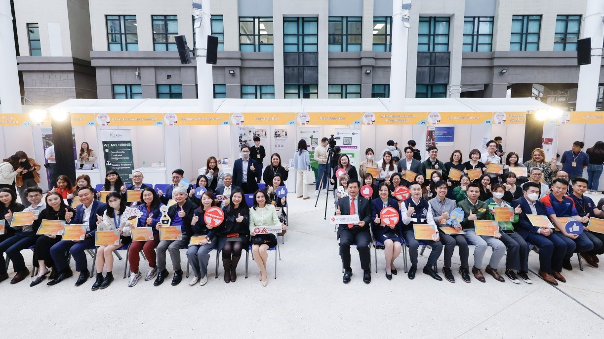 岭南大学假校园举办「职业博览@岭大2024」，吸引过百间企业机构参与，为雇主提供一个接触岭大学生的平台。