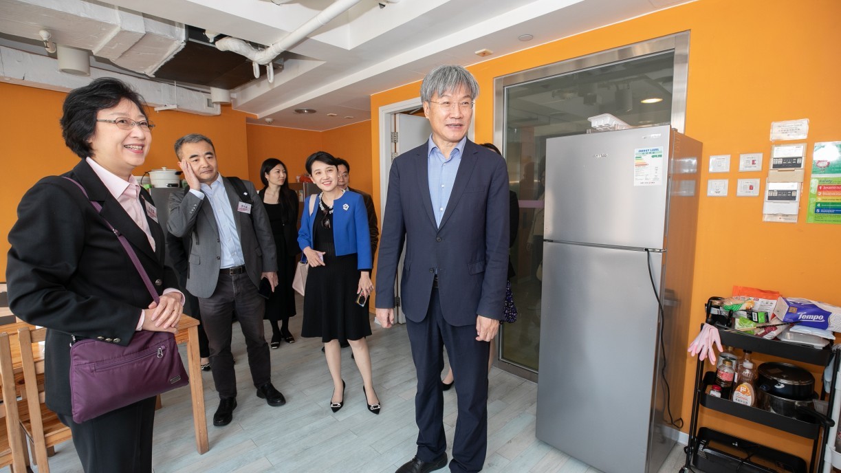 Prof Li Donghui (1st from the left) shows Prof Wang Bo (1st from the right) around the student hostel on campus.