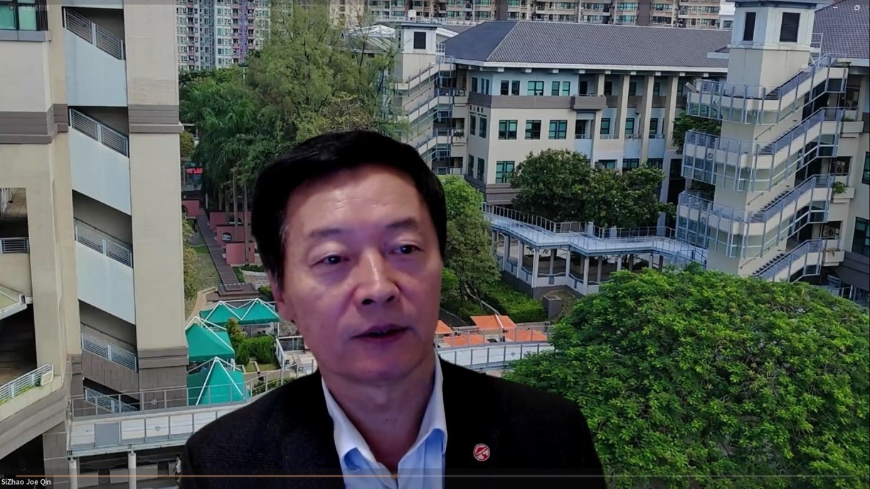 Prof S. Joe Qin, President of Lingnan University, congratulates the first cohort of students.