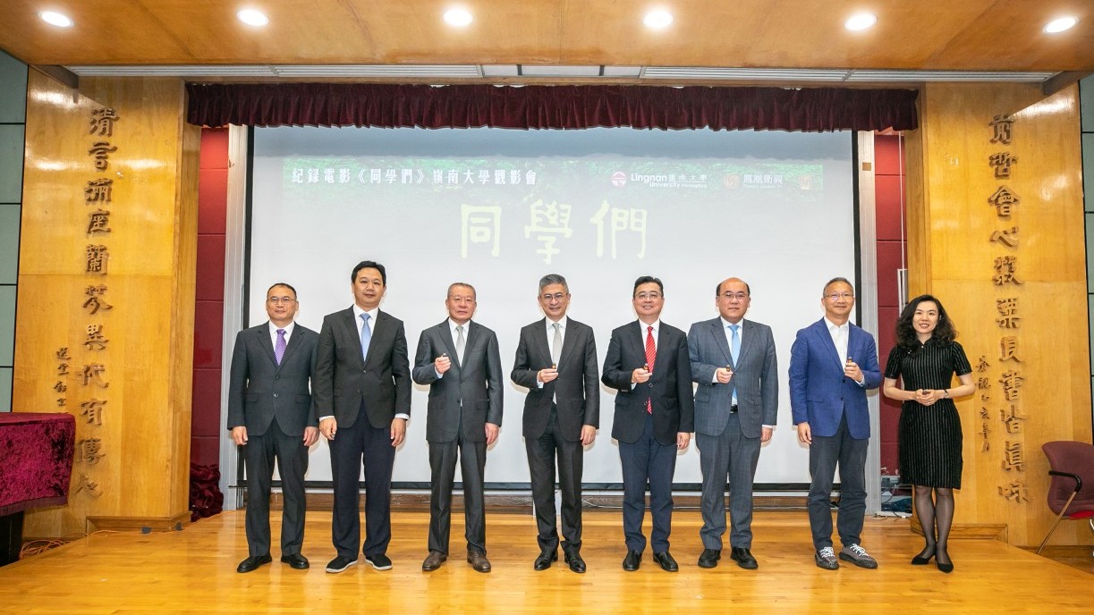 Distinguished guests of the screening ceremony. (From left: Prof Tian Guangzeng, Vice-President of Shaoguan University; Mr Wu Xiaomou, Deputy Director of the Forestry Administration of Guangdong Province; Mr Sun Yusheng, Executive Director and Editor-in-Chief of Phoenix Satellite Television; Mr Raistlin Lau, the Under Secretary for Culture, Sports and Tourism; Prof Lau Chi-pang, Associate Vice-President (Academic Affairs and External Relations) and Coordinator of the Hong Kong and South China Historical Research Programme of Lingnan University; Dr Hon Chow Man-kong, Deputy Chairman of Panel on Education of Legislative Council; Mr Wang Haibin, Director of the Guangzhou Archives; Ms Huang Ruimin, Secretary General of the Sun Yat-sen University Alumni Association.)