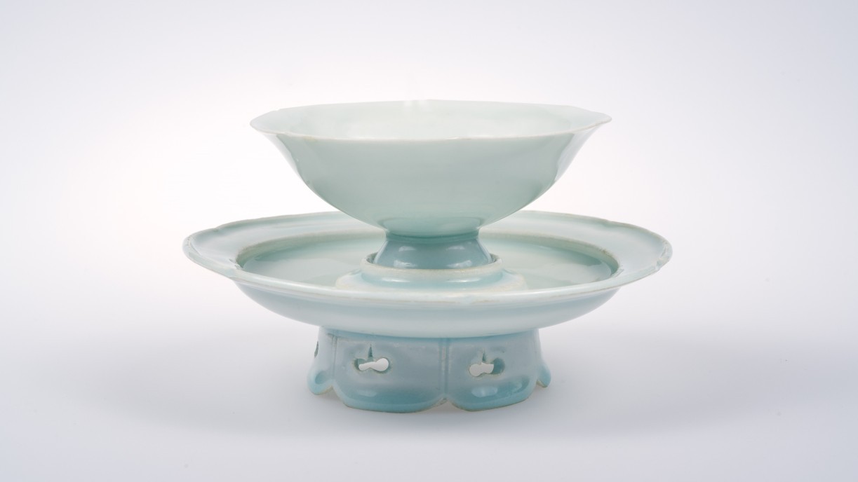 Image 4.  Qingbai Foliate Rim Cup and Cup Stand Northern Song Dynasty (960-1127) Glazed porcelain H 9 cm Dia (Cup) 10.8 cm Dia (Stand) 14.5 cm Chamber of Young Snow Collection