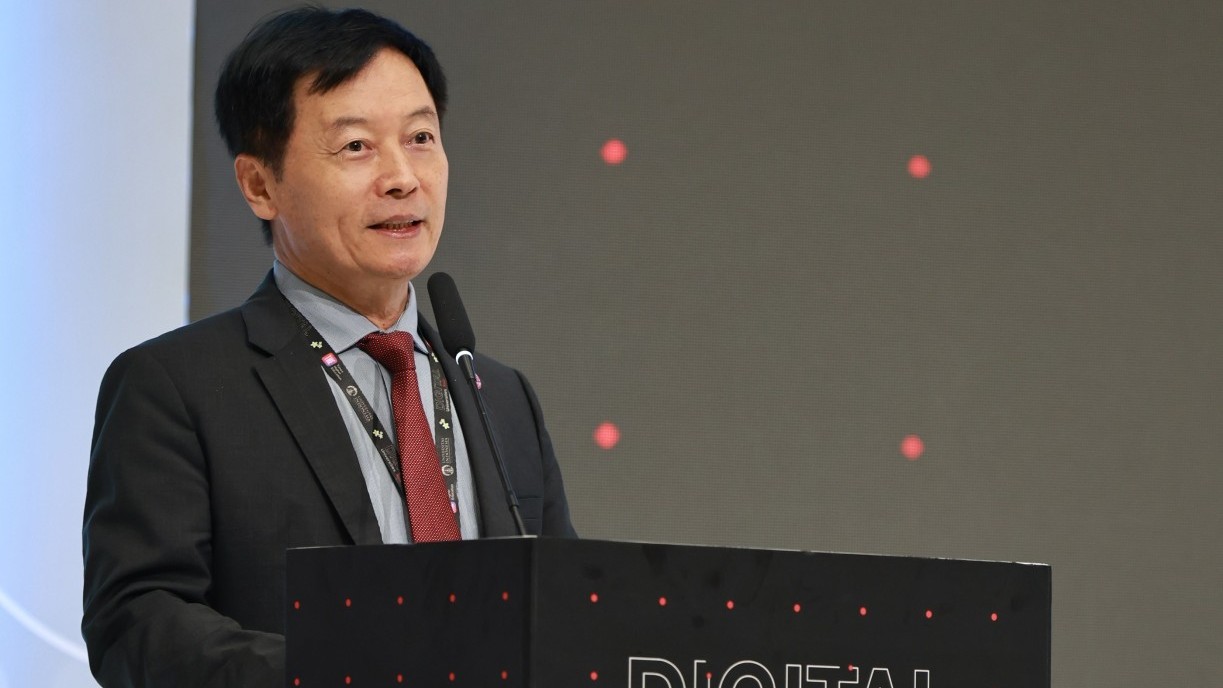 President Qin delivers a keynote address "Reimagining Higher Education in the Age of AI" at Digital Universities Asia 2024 in Bali, Indonesia.