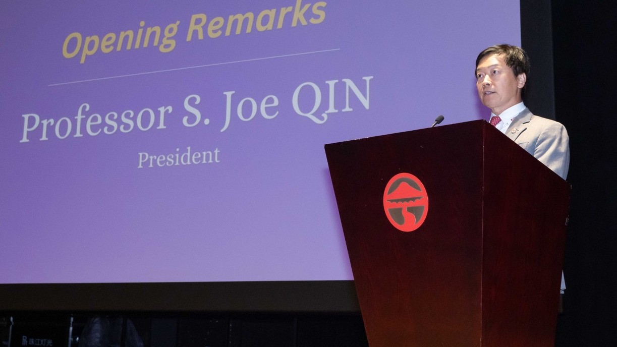 Prof S. Joe Qin delivers a welcoming speech to new postgraduate students.