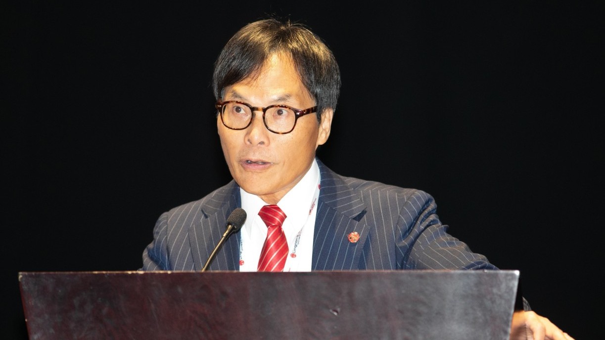 Prof Sam Kwong Tak-wu, Dean of the School of Graduate Studies, makes a speech explaining the support GS offers to students.