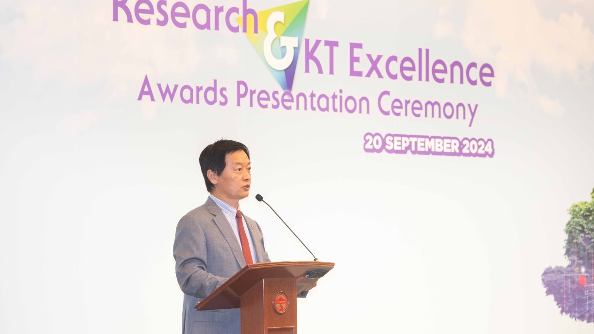  President S. Joe Qin delivers the welcoming remarks.