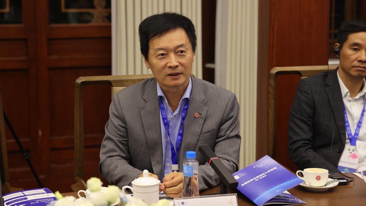 Prof S. Joe Qin joins the DI-IDEA council meeting.