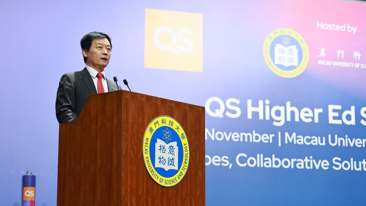 President Qin delivers the opening speech. 
