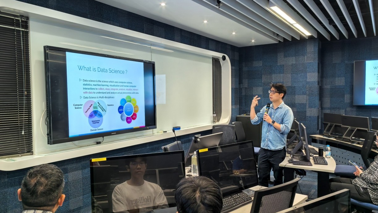 Prof Ken Fong Chi-kit describes the future of data science participants in the cutting-edge Data Science Laboratory.