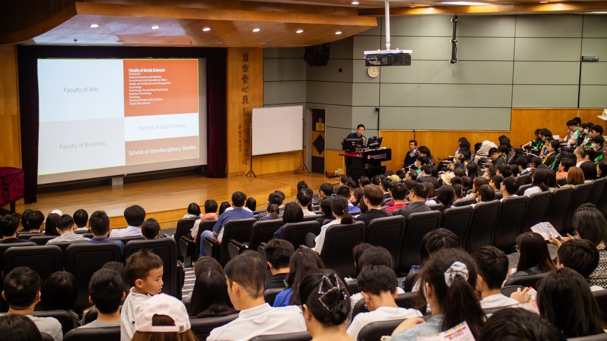 Lingnan Discovery Day begins with an Admission talk, giving the latest information on Lingnan's programmes and the many global learning opportunities.