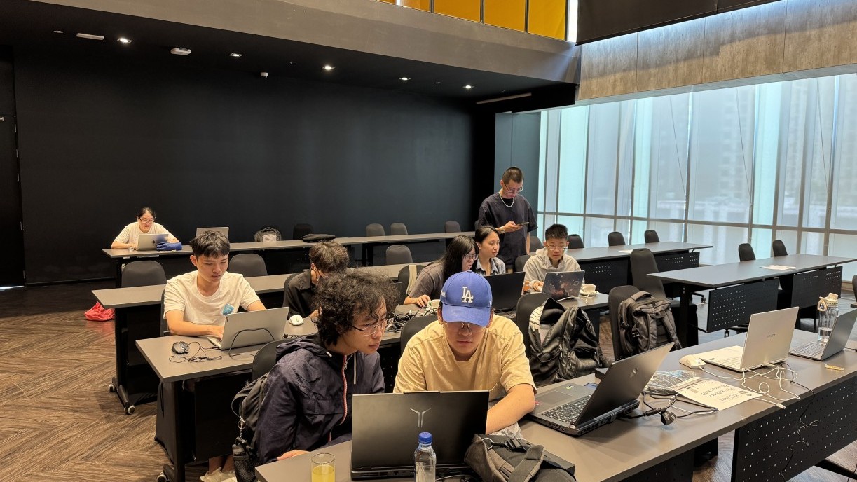 A team of eight postgraduates led by Prof Dong Chengzu, Assistant Professor of Teaching of the Division of Artificial Intelligence, School of Data Science at Lingnan University, wins second prize in the zkWASM Hackathon held in Bangkok, Thailand.