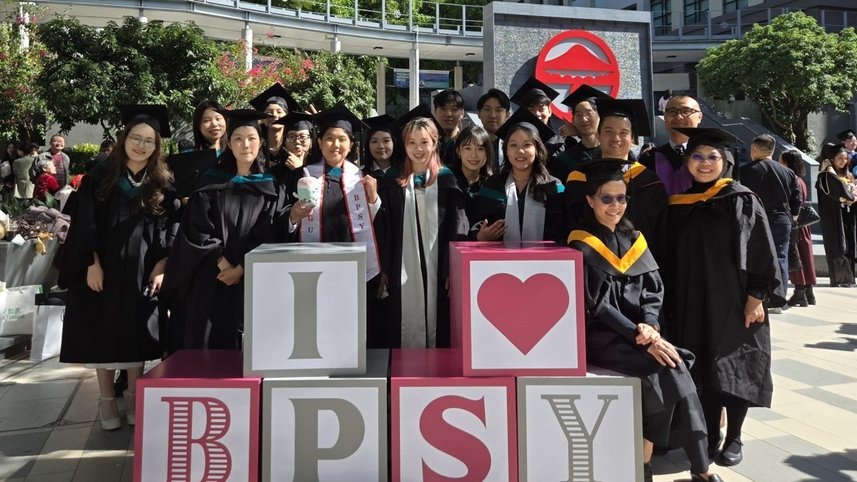 Bachelor of Social Sciences (Honours) in Business Psychology has its first cohort of graduates with the teaching team.