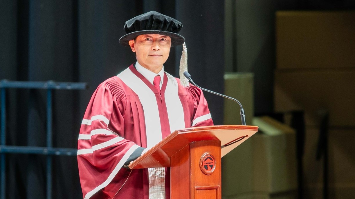 President Qin wishes graduates all the best in their future endeavours.