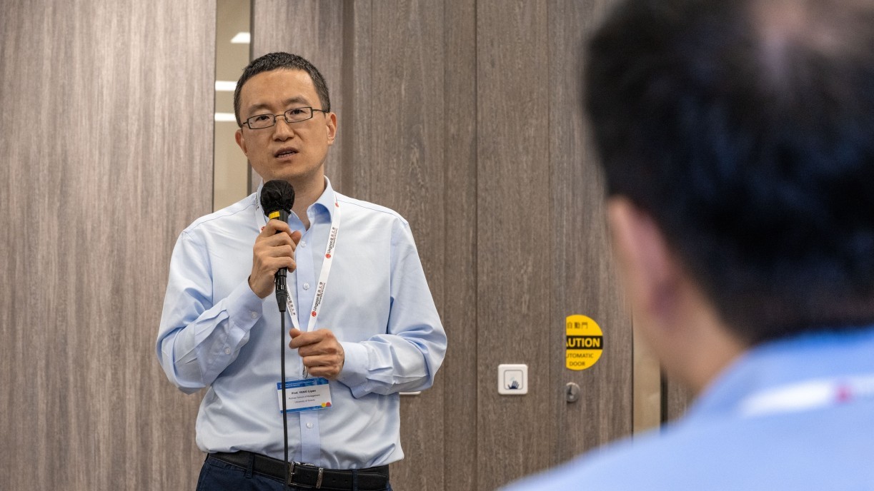 多倫多大學楊立岩教授首先發表「Fragility of Financial Markets」的主題演講。