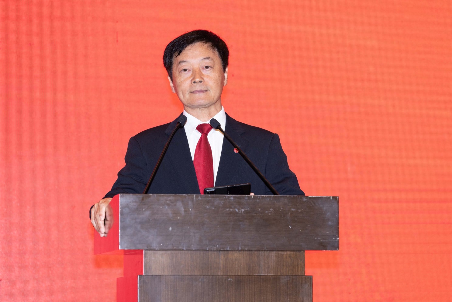 Lingnan University holds the Staff Communication Day and Staff Party 2025. President Qin delivers the opening remarks.