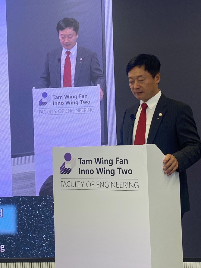 Prof S. Joe Qin delivers a lecture titled “Breakthroughs from ChatGPT to DeepSeek and Higher Education Revolution”.