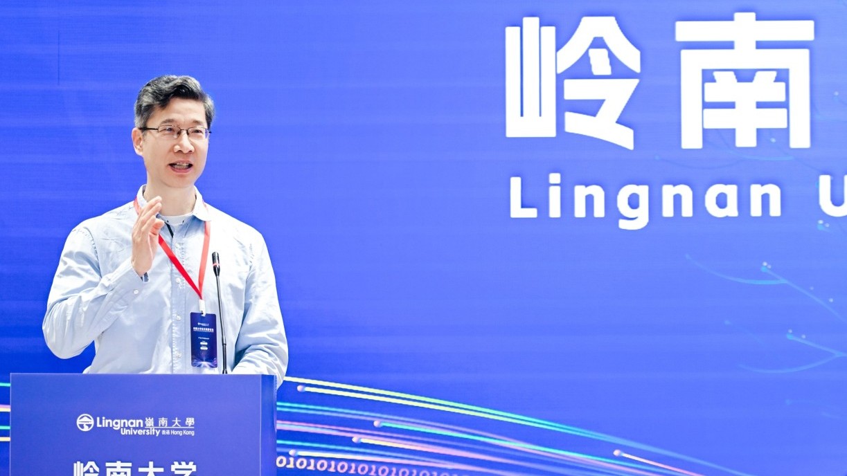 Prof Xin Yao, Vice-President (Research and Innovation), delivers a speech.