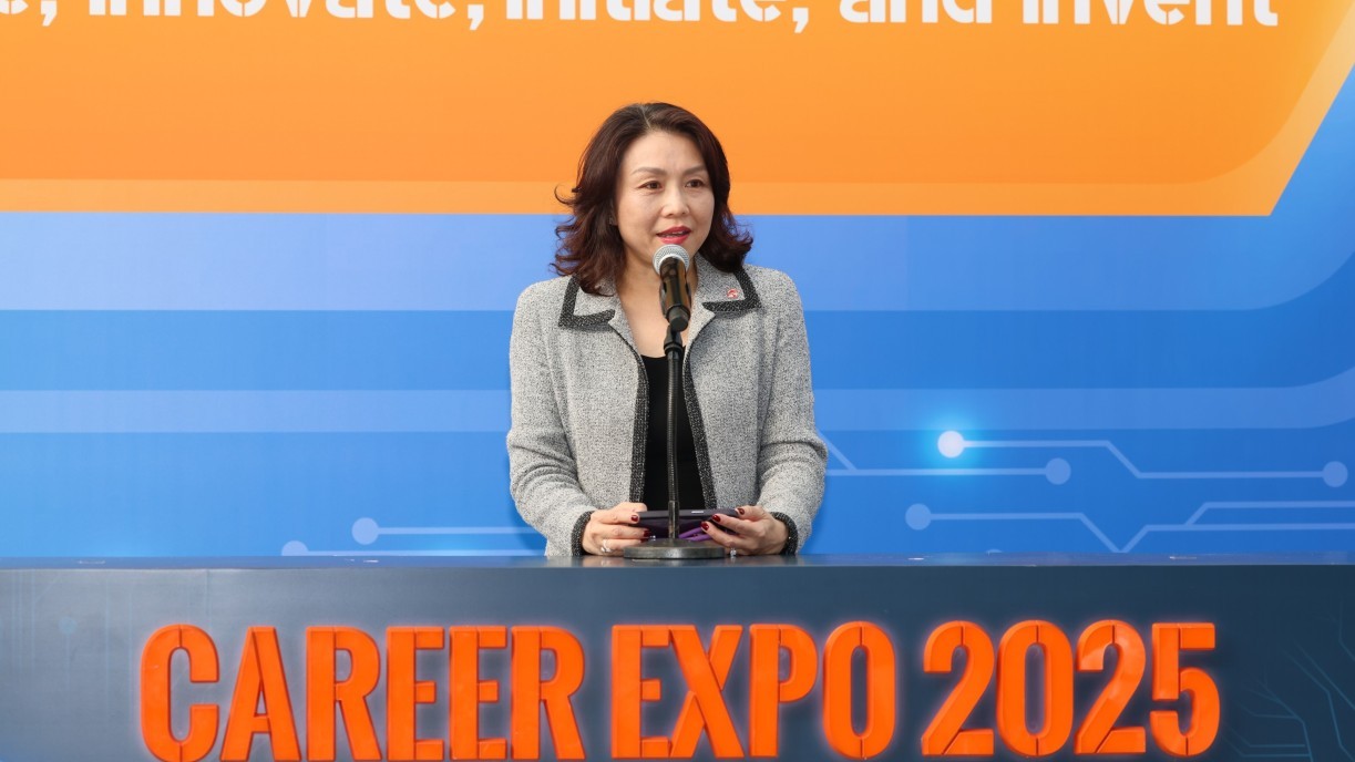 In her speech, Ms Carrie Leung, Council Member and Chairman of the University’s Career Development Committee, hopes that students will explore many development strategies.